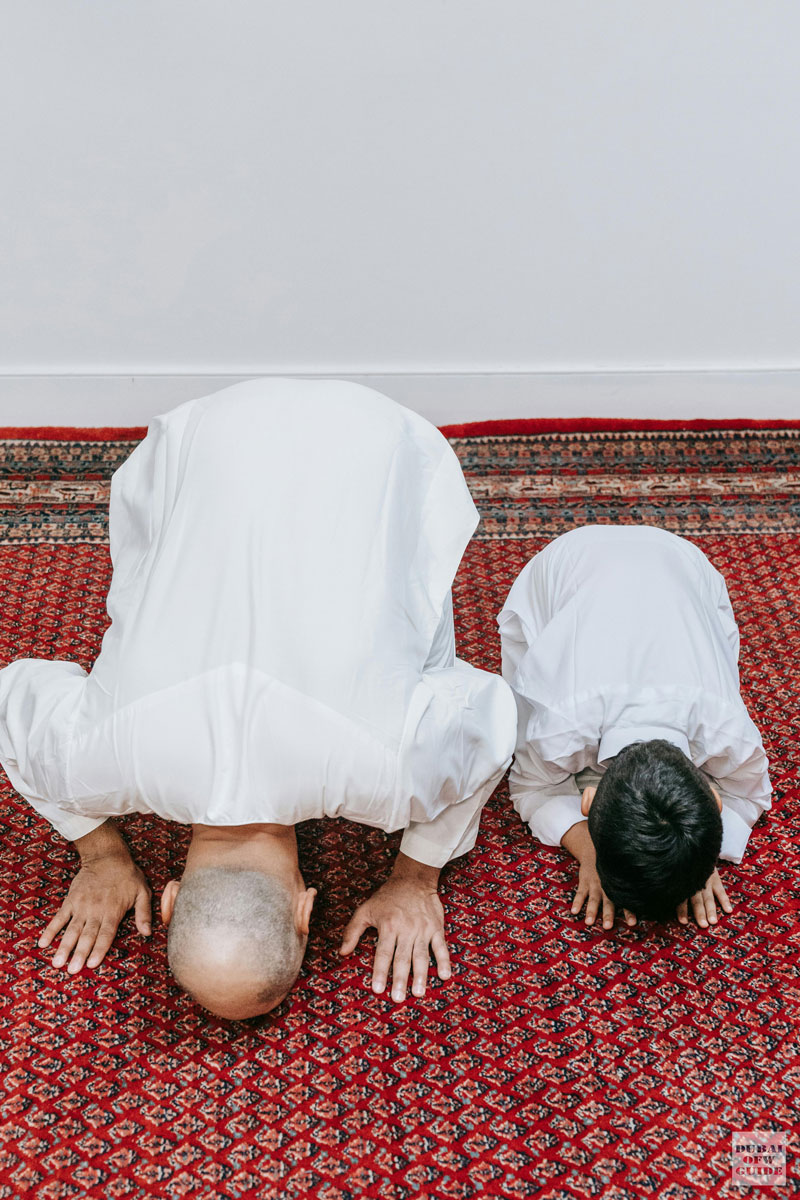 Muslims-praying