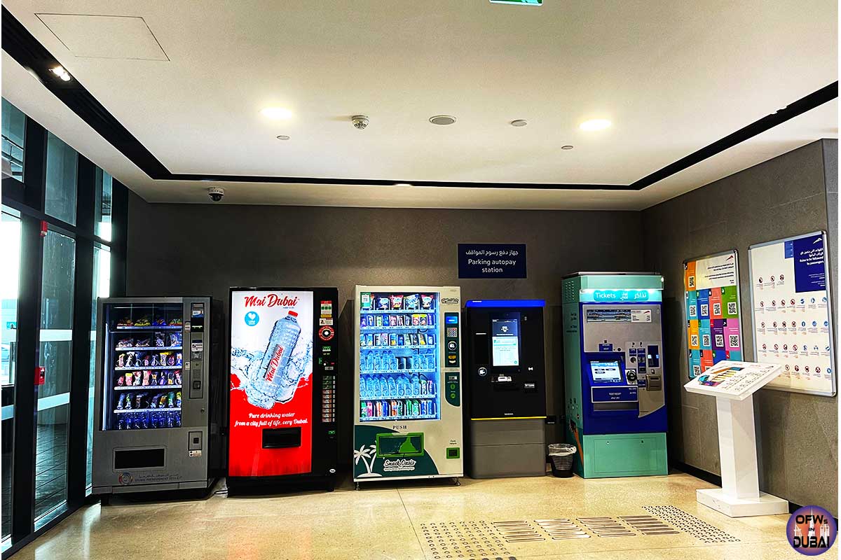 Vending machines, reloading kiosk at Al Jafliya Metro Station